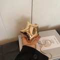 Mini-Umhängetasche in Gold Sternform mit eleganter Metallkette für modebewusste Damen - Stern Stil (Gold)