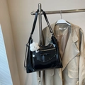 Grand sac cabas noir brillant avec nœud à rabat et breloque nuage pour femmes - Avec Pendentif / Noir