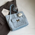 Light blue tote bag with butterfly buckle, crinkled fabric and cloud plush charm - With Charm / Blue