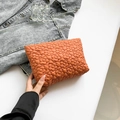Levendige oranje gewatteerde make-uptas met 3D-bloemenborduursel en nylon textuur - Oranje