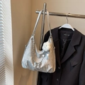 Sac fourre-tout argenté avec breloques papillon et pendentif nuage en peluche sur support - Avec Pendentif / Argenté