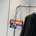 Modieuze veelkleurige ruitjeskettingtas met glinsterende ovale gesp van strass - Rozerood