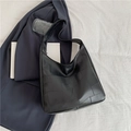 Bolso tote negro minimalista de patchwork geométrico con textura de cuero de calidad - Negro