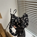 Modische schwarze Umhängetasche mit weißem Schleifendruck und Rüschen für Damen - Schwarz