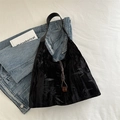 Vintage-Schultertasche aus schwarzem Samt mit Bambusblattmuster und Bernsteinperle - Schwarz