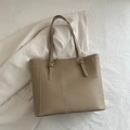 Bolso tote retro caqui de piel sintética con costuras acolchadas y hebillas doradas - Caqui