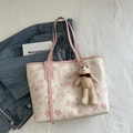 Borsa tote con stampa graffiti rosa e ciondolo a forma di orso su tessuto - Con Ornamento / Rosa