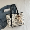Borsa tote bianca con stampa graffiti per donna, manici neri e ciondolo a orsetto - Con Ornamento / Nero