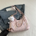 Borsa tote rosa chiaro trapuntata con ricami colorati e ciondolo a nuvola bianca - Con Ciondolo / Rosa