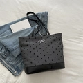 Sac fourre-tout gris foncé à pois avec broderie nœud et lanières en cuir noir - Nœud