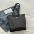 Borsa tote grigia a pois con fiocco d'argento e base in pelle nera rinforzata - Cuore