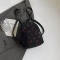 Schwarzer Cord-Rucksack mit roten Erdbeer-Stickereien und verstellbaren Trägern - Schwarz