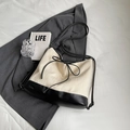 Sac fourre-tout chic en toile crème et cuir noir avec un élégant nœud décoratif - Blanc Crème (Sans Pendentif)