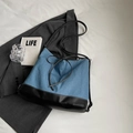 Sac fourre-tout en denim bleu et cuir noir avec un nœud contrasté et bandoulière fine - Bleu Sans Pendentif