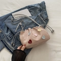 Borsa a secchiello rosa con toppe a cuore colorate e tracolla a catena argento - Rosa