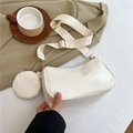 Bolso de hombro blanco con correa ancha y mini monedero redondo incorporado - Blanco