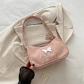 Bolso de hombro rosa con patrón de mármol y hebilla de mariposa plateada - Rosa