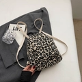 Mini zaino con stampa leopardata e spalline crema su blazer grigio e rivista - senza ciondolo / Bianco avorio