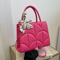 Sac cabas matelassé rose rouge avec foulard en soie et bandoulière réglable - Rose rouge