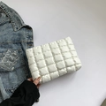 Borsa cosmetica trapuntata bianca in morbida ecopelle con motivo a quadri soffice - Bianco