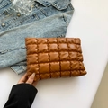 Pochette trapuntata marrone con motivo a scacchi per la moda donna autunno 2024 - Marrone