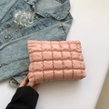 Pochette a sbuffo rosa trapuntata con texture morbida e design a scacchi alla moda - Rosa Chiaro