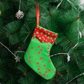 Calza di Natale decorativa con motivo a pois rossi e verdi appesa all'albero - Verde