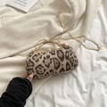 Schicke Handtasche mit Leopardenmuster, goldenem Griff und Perlen-Strass-Verschluss - Khaki