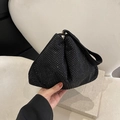 Modische schwarze Achseltasche mit funkelnden Strasssteinen für den Abendlook - Schwarz