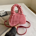Simpatica borsa bowling in peluche a scacchi rossi e bianchi con tracolla e manici - Rosso (Senza Ciondolo)