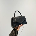 Elegante borsa a tracolla nera glitterata da donna con patta a V e catena dorata - Nero