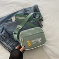Hellgrüne Stepptasche mit Kaninchenmotiv und gewebtem Schultergurt für Damen - Grün