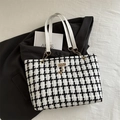 Bolso tote de cuadros en tweed blanco y negro con colgante de ciervo dorado y asas PU - Blanco