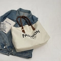 Grande borsa tote in tela beige con manici in pelle marrone e stampa Fashion Paris - Bianco Sporco