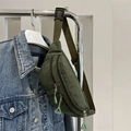 Sac banane en velours côtelé vert foncé avec sangle réglable et plusieurs zips - Vert clair