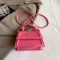 Borsa a mano fucsia a trapezio con manico annodato e dettagli in metallo dorato - Rosa Rosso