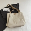 Große gewebte Tragetasche in Beige und Braun mit Ledergriffen für den Herbst - Khaki