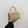 Elegante apricotfarbene Minitasche mit silbernen Straßsteinen und Kettengurt - Khaki