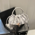 Elegante bolso tote blanco plisado con estampados de mariposas y asas redondas de mujer - Plateado