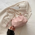 Rosa Wolken-Tasche mit Marmormuster, goldener Kette und Kordelzugverschluss - Rosa