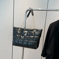Sac cabas noir matelassé avec bandoulière chaîne et pendentif cerf argenté - Noir