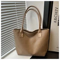 Detailaufnahme der khakifarbenen Webstruktur und der langen Henkel der Shopper-Tasche - Khaki