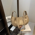 Bolso hobo beige con diseño de lichi y forma de semicírculo minimalista para mujer - Caqui