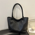 Bolso tote de piel trenzada negra con asas largas para uso diario o para la oficina - Negro