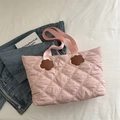 Rosa gesteppte Nylon-Einkaufstasche mit floralen Akzenten und geräumigem Innenraum - Rosa