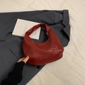 Dunkelrote geflochtene Hobo-Handtasche aus PU-Leder mit integriertem Griff - Rot