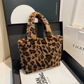 Bolso de mano de felpa con estampado de leopardo, bolso de hombro suave para invierno - Estampado de leopardo