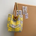 Bolso tote grande de lona a cuadros amarillo y morado con placa metálica handmade - Amarillo