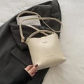 Secchiello chic bianco crema con tracolla regolabile e fibbia in metallo per l'uso quotidiano - Bianco Sporco