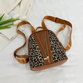 Sac à dos chic léopard pour femme avec bordures en similicuir marron et zips dorés - Marron Jaune